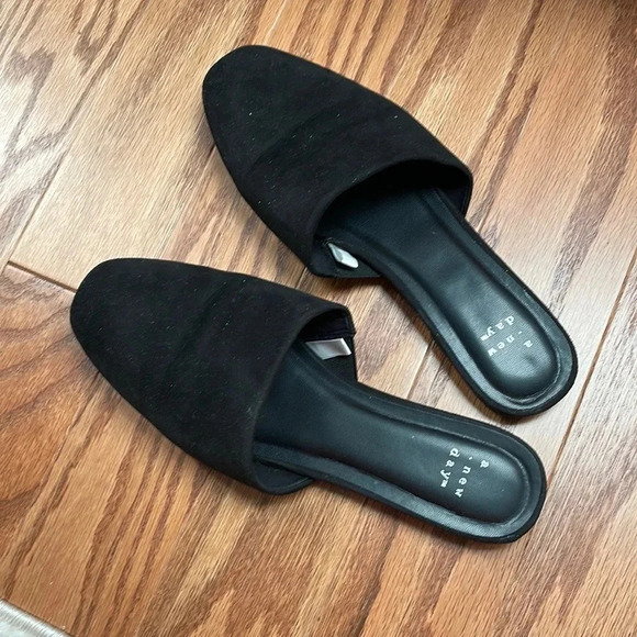 A New Day Mule size 9.5 - Picture 1 of 2